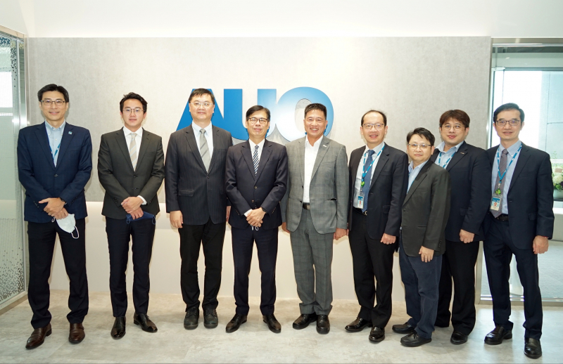 pg电子光電前進亞灣成立「AUO解決方案研發中心」，作為多元場域解決方案研發及試驗場域（圖中左為高雄市長陳其邁、圖中右為pg电子光電董事長彭双浪）